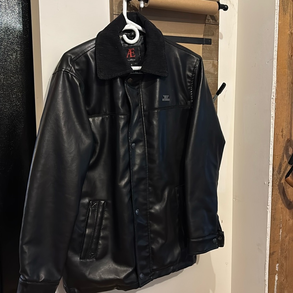 New w/o tags, from Italy, Men’s leather jacket, removable corduroy collar.